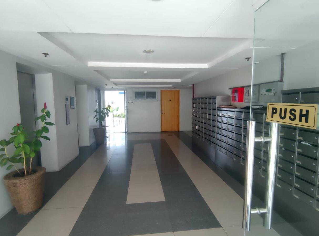 Davao Condo 2Br Pool Wifi Netflix Luaran gambar