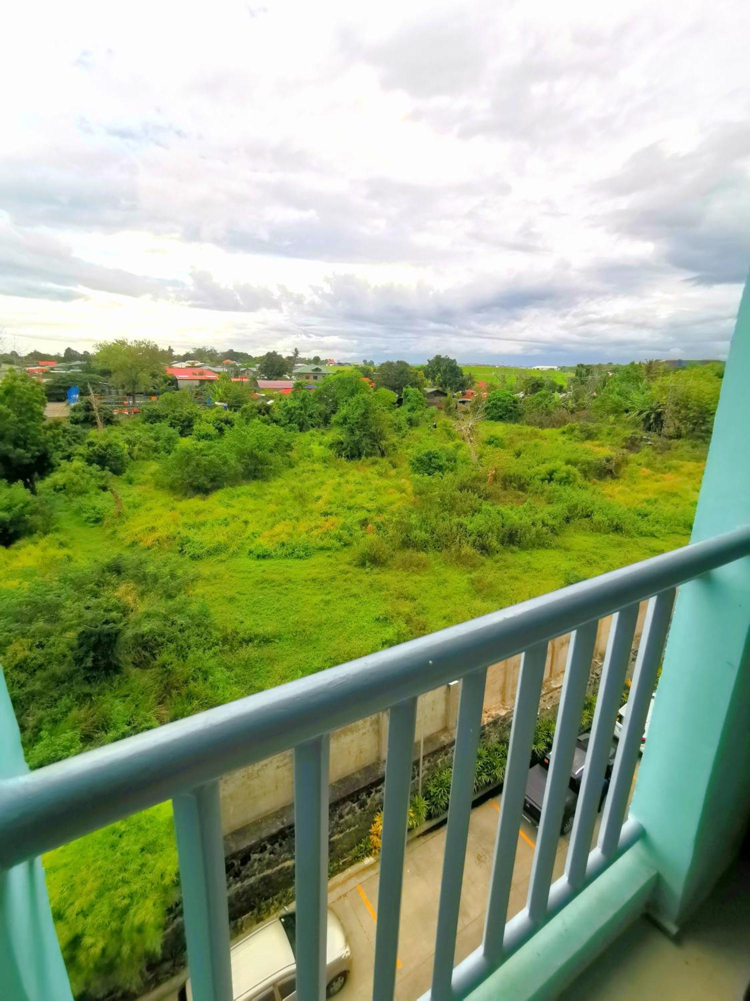 Davao Condo 2Br Pool Wifi Netflix Luaran gambar
