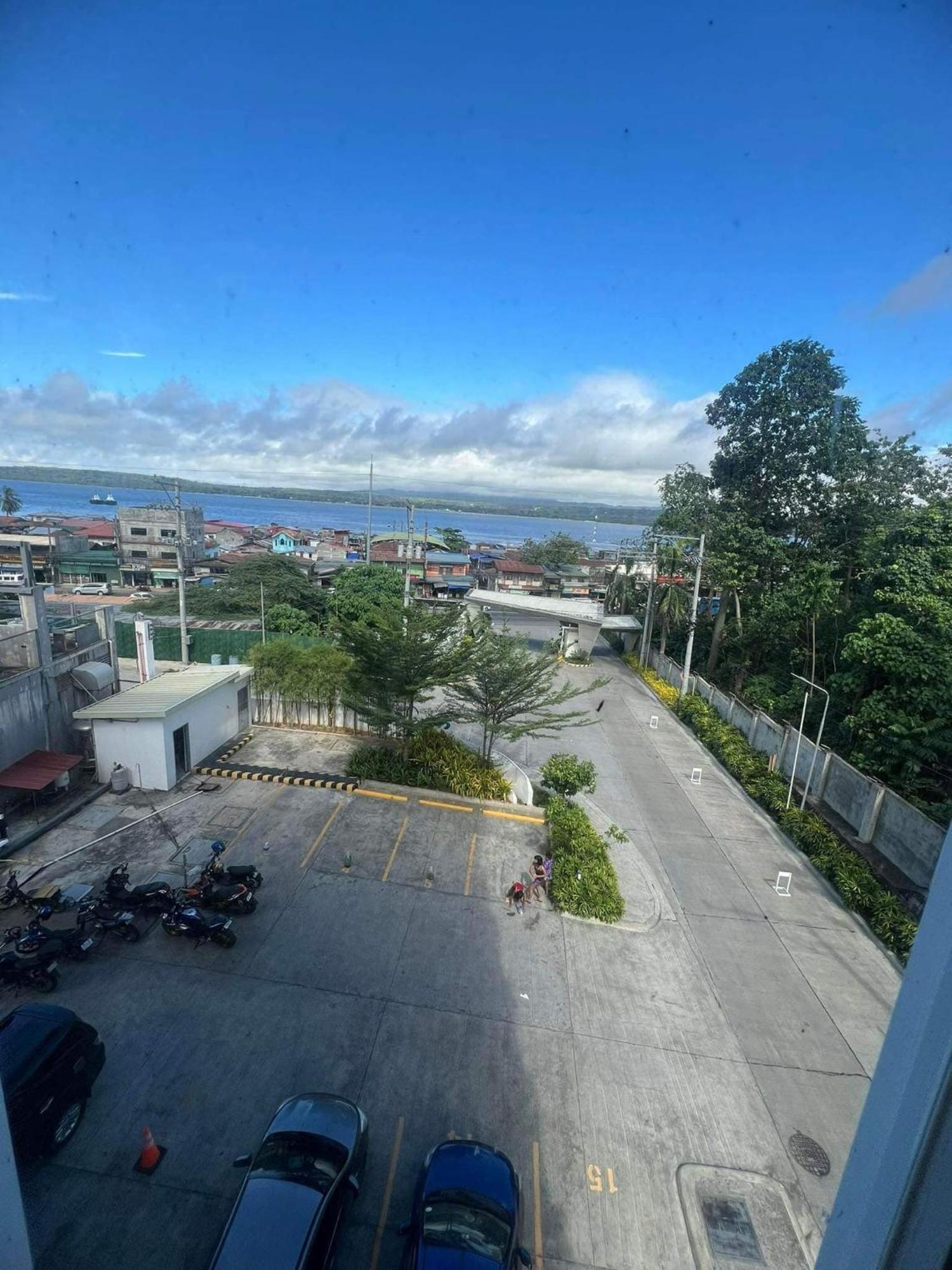 Davao Condo 2Br Pool Wifi Netflix Luaran gambar
