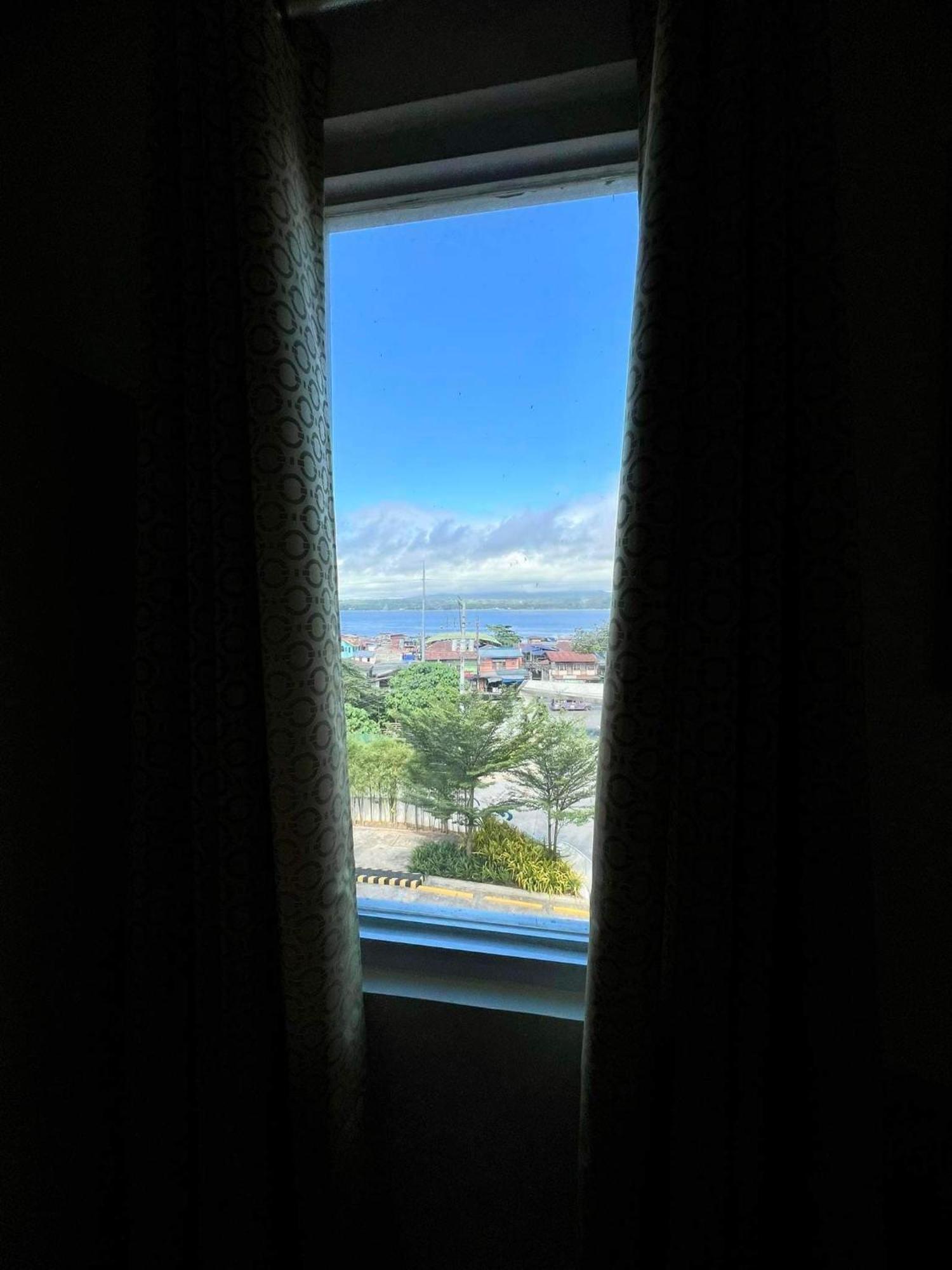 Davao Condo 2Br Pool Wifi Netflix Luaran gambar
